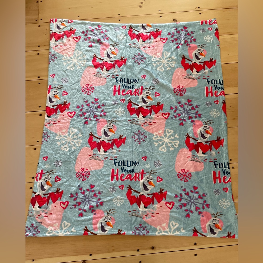 Disney Frozen Olaf winter Valentine’s Blanket - Blue, Pink, and Red
